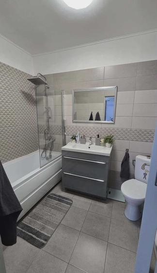 Apartament cu 3 camere decomandat în Florești