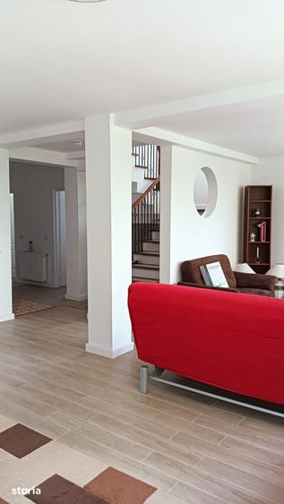 Casă cu 5 camere cu Teren 220 Mp în Central