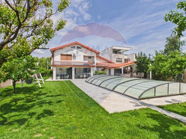 Casă individuală cu 6 camere cu Teren 1325 Mp în Central