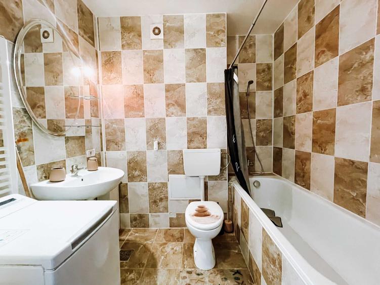 Apartament cu 3 camere decomandat în Bârzești
