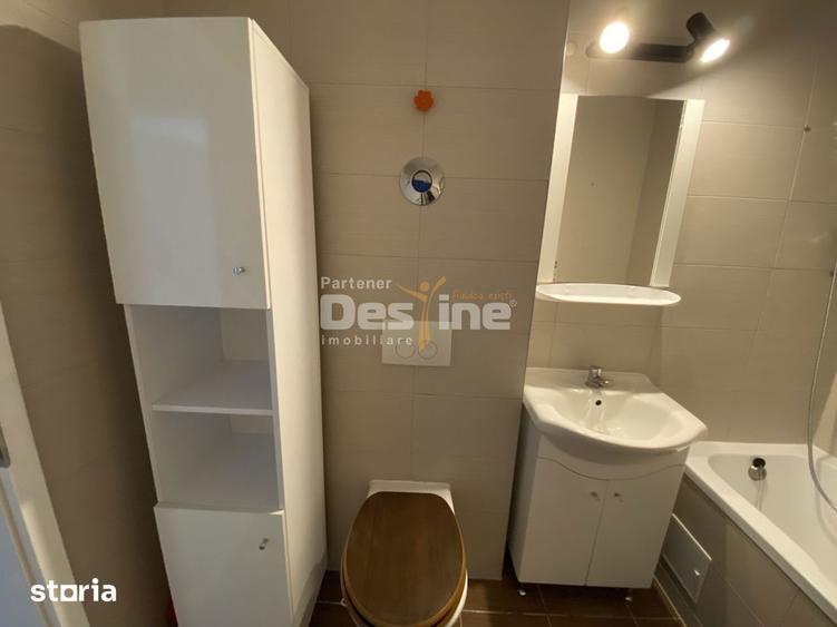 Garsoniera situata la etaj intermediar, cu balcon si loc de parcare, A - 5