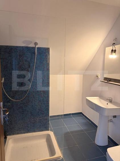 Casă individuală cu 6 camere cu Canalizare în Codlea