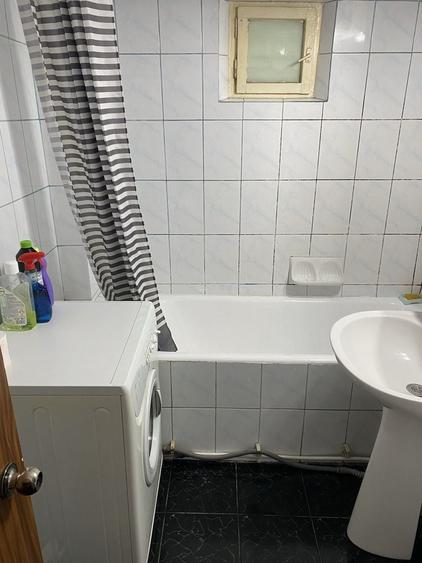 Apartament cu 3 camere decomandat în Basarabia