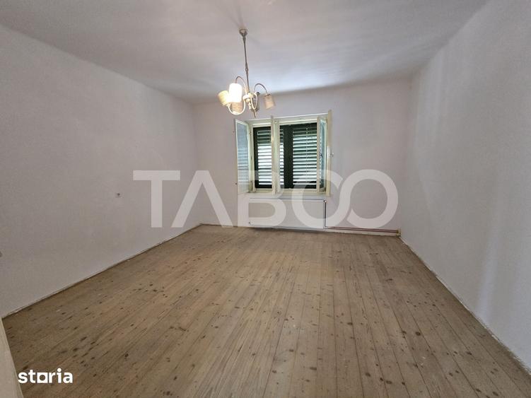Casă cu 5 camere decomandat cu Teren 412 Mp în Terezian