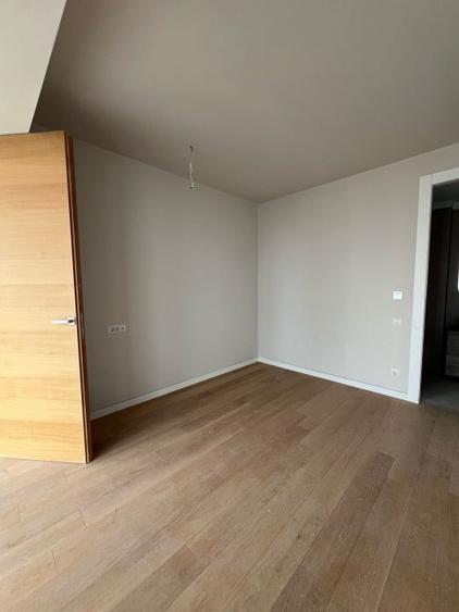 Apartament cu 2 camere semidecomandat, mobilat în Olimp