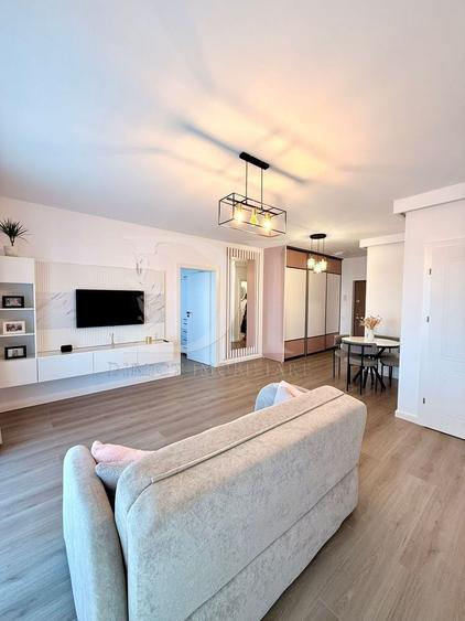 Apartament cu 2 camere semidecomandat, mobilat în Florești