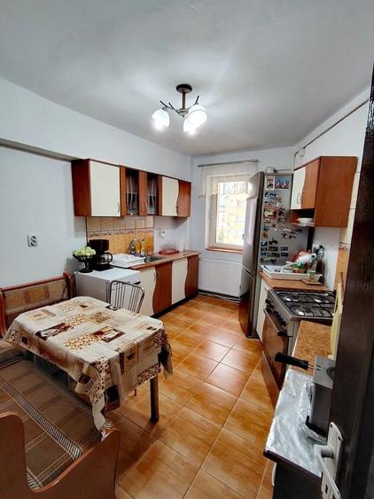 Apartament cu 4 camere decomandat în Bărăbanț