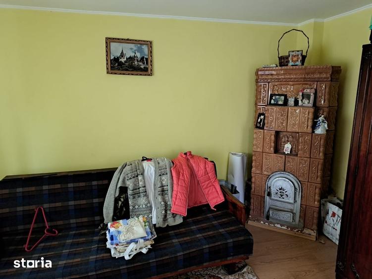 Casa cu garaj ?i teren generos, ideala pentru familie - 1