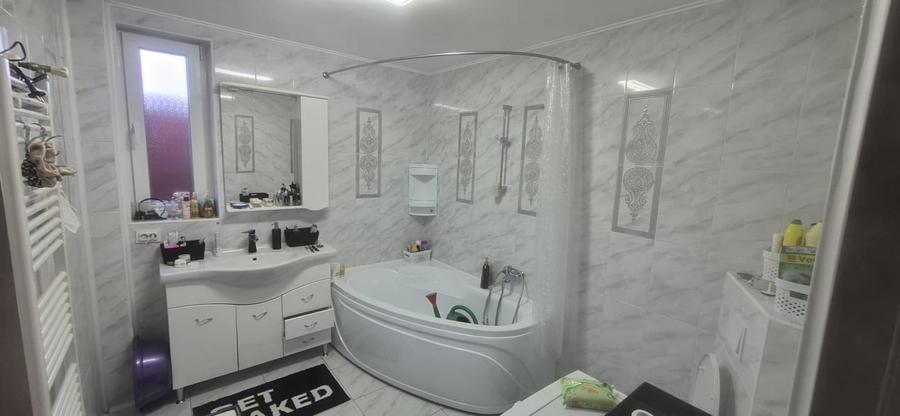 Casă individuală cu 5 camere cu Canalizare în Central