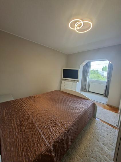 Apartament cu 4 camere decomandat în Aradului