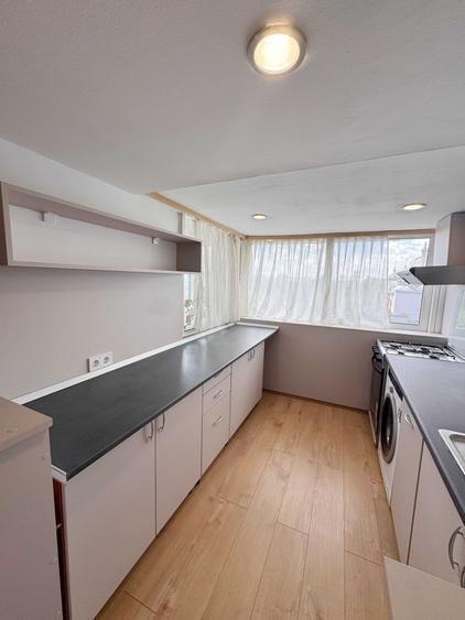 Apartament cu 3 camere semidecomandat în Kiseleff