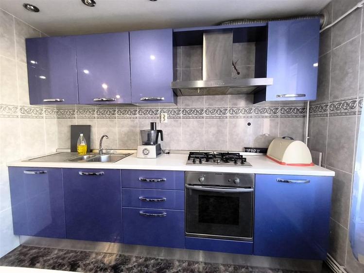 Apartament cu 3 camere decomandat, mobilat în Unirii Sud