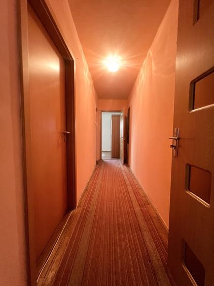 Apartament cu 3 camere semidecomandat, mobilat în Cetății