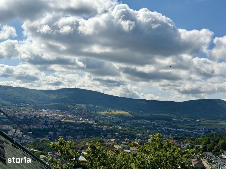 Casă cu 4 camere cu Teren 500 Mp în Central