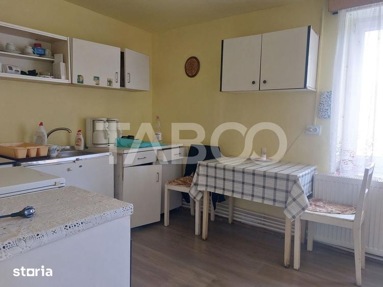 Apartament cu 3 camere semidecomandat în Central