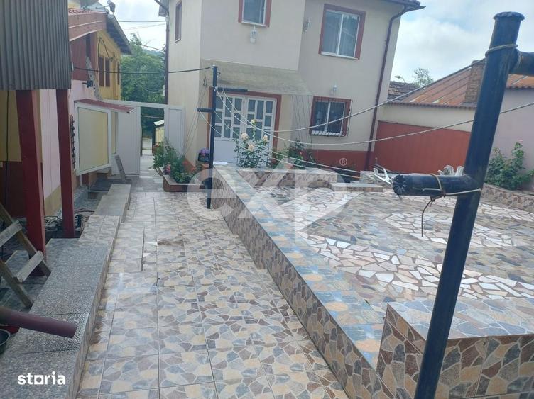 Casă cu 4 camere în Ștefănești