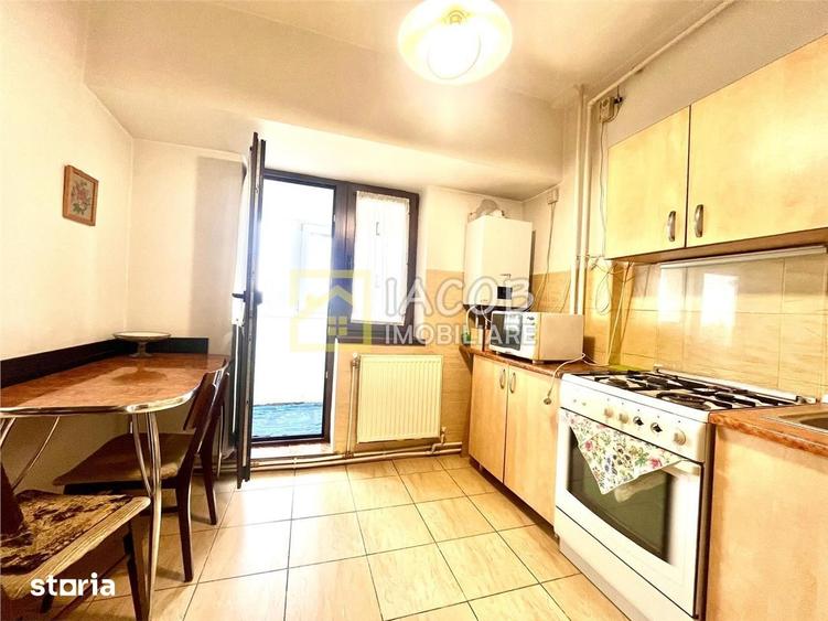 Apartament cu 3 camere decomandat în Central