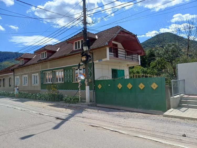 Casă cu 6 camere în Central