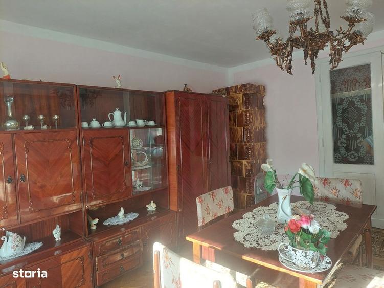 Casă cu 4 camere în Zăvoi
