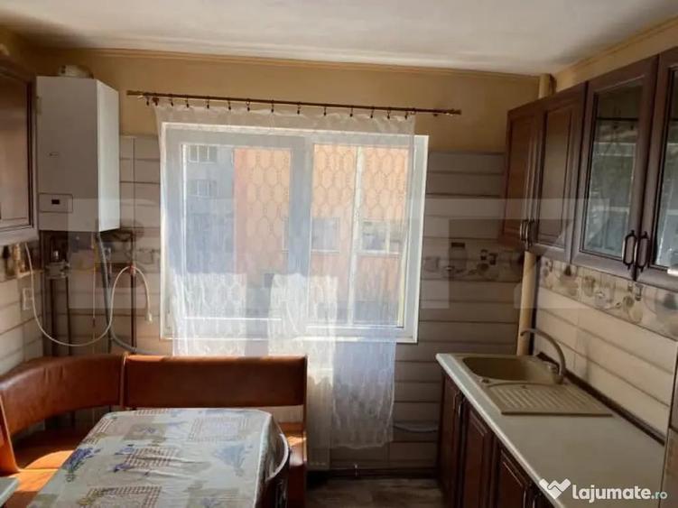 Apartament cu 3 camere decomandat în Micro 16