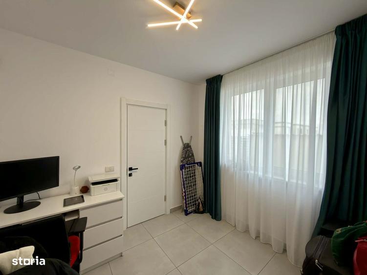 Casă cu 5 camere cu Teren 330 Mp în Central