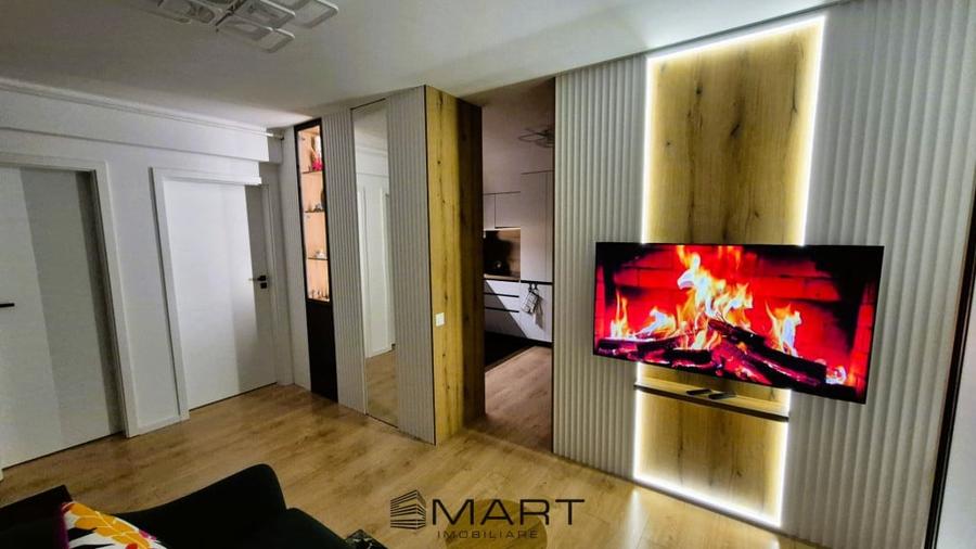 Apartament cu 4 camere semidecomandat în Central