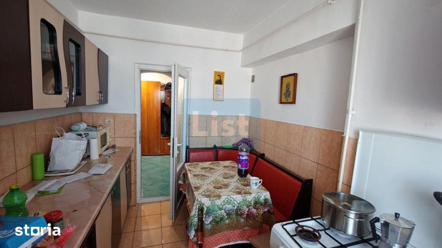 Apartament cu 4 camere decomandat în Gară