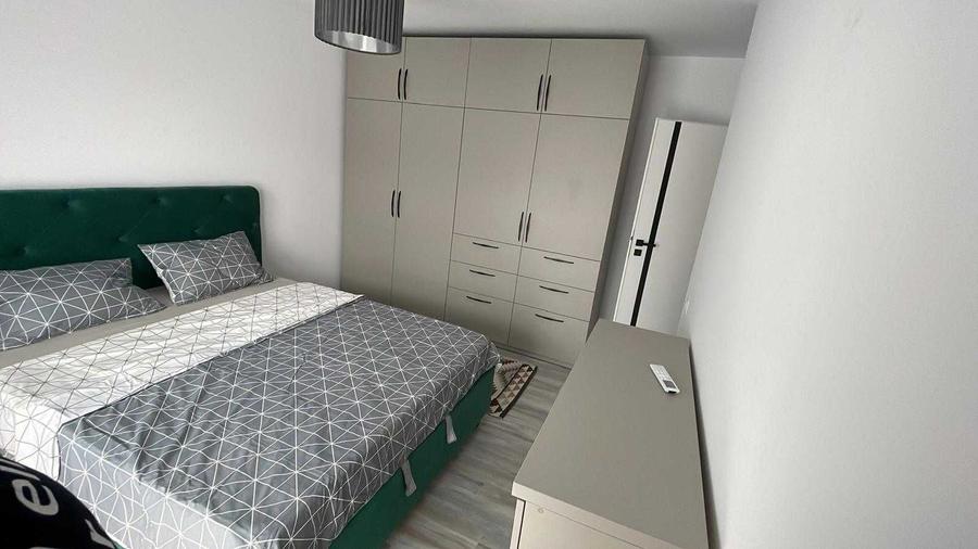 Apartament cu 3 camere decomandat în Florești
