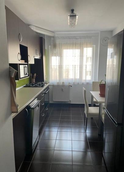 Apartament cu 3 camere decomandat, mobilat în Berceni