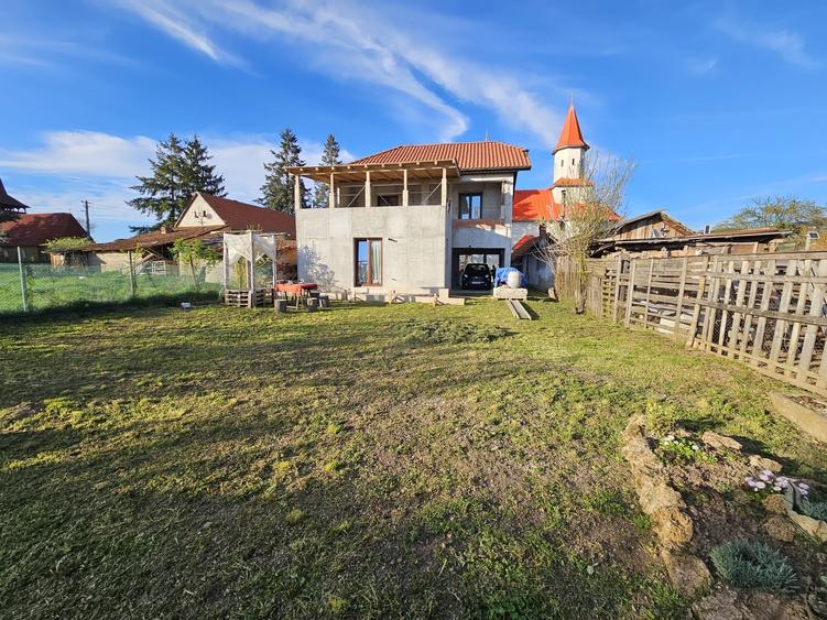 Casă cu 5 camere cu Teren 463 Mp în Hărău