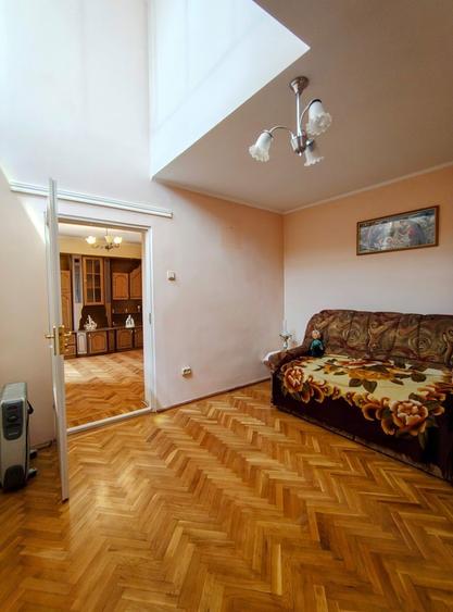 Casă cu 3 camere în Lupeni