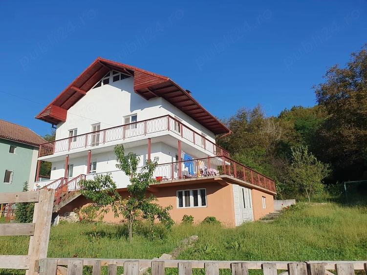 Casă cu Teren 1893 Mp în Copăcelu
