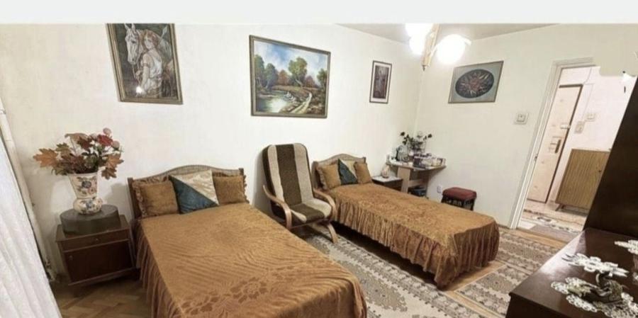 Apartament cu 2 camere decomandat în Cornișa