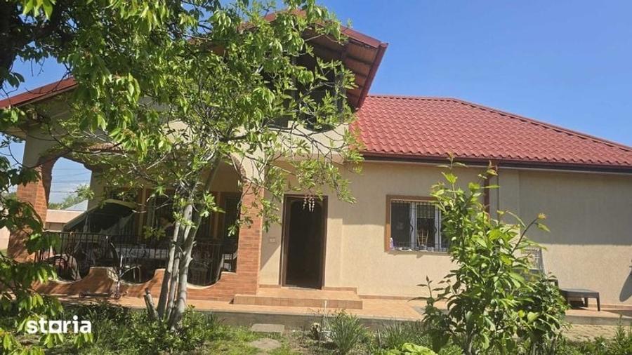 Casă cu 3 camere cu Teren 200 Mp în Cina