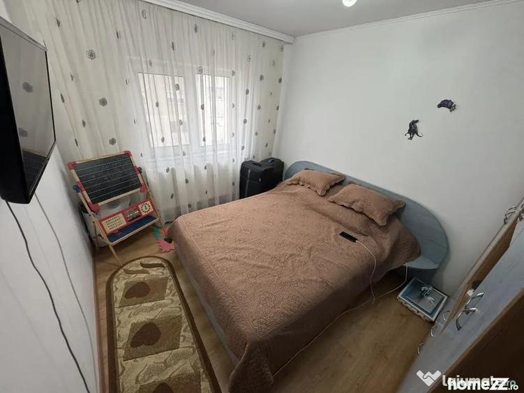 Apartament cu 3 camere decomandat în CET