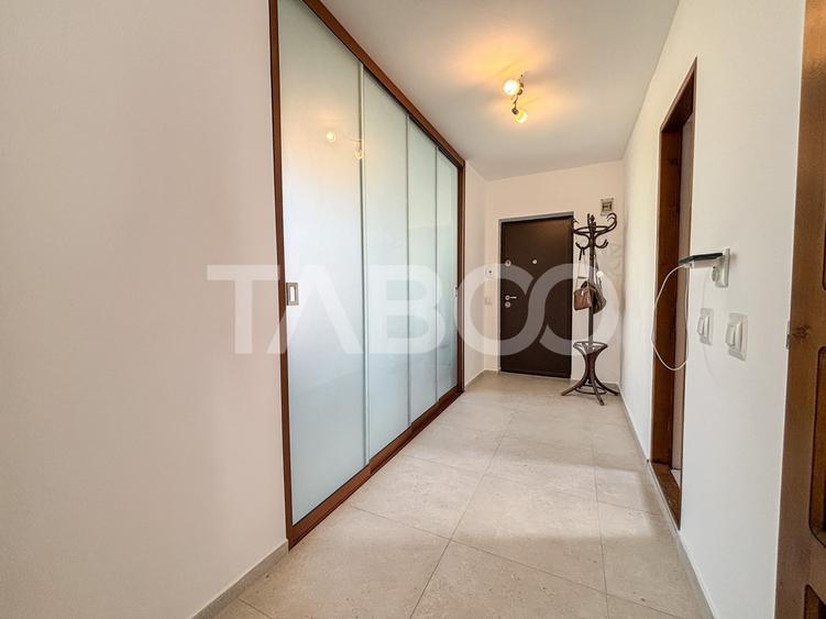 Apartament cu 3 camere semidecomandat, mobilat în Andrei Mureșanu
