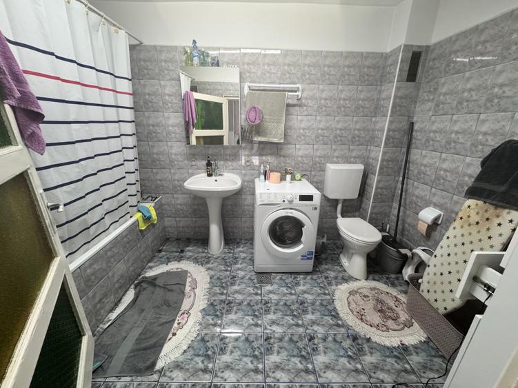 Casă individuală cu 3 camere cu Canalizare în Sud