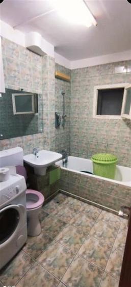 Apartament cu 3 camere semidecomandat în Bucovina