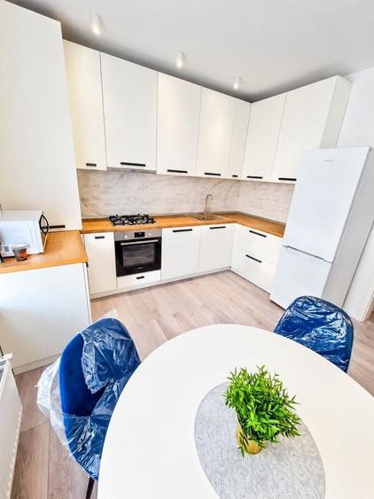 Apartament cu 2 camere decomandat, mobilat în City Park Mall