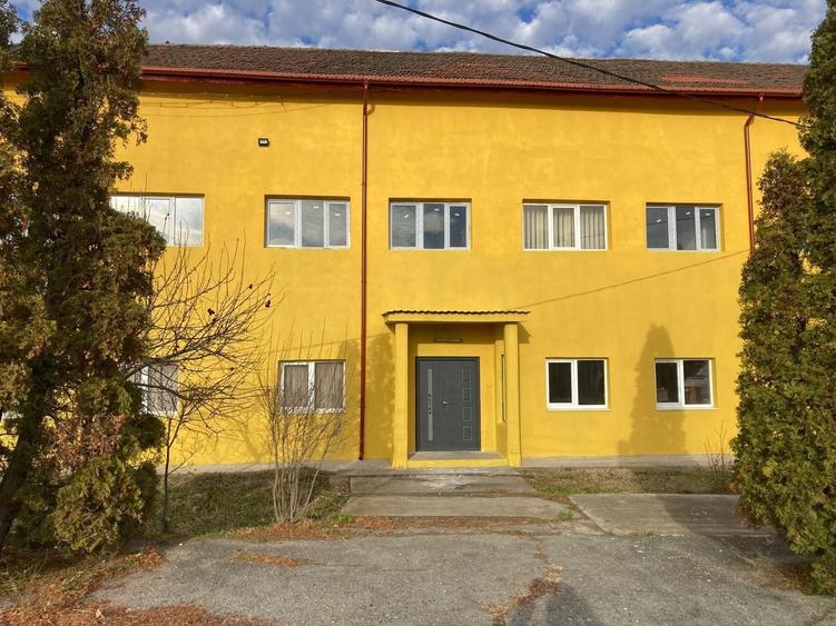 Spațiu comercial, de 1,500 mp, în Industrial