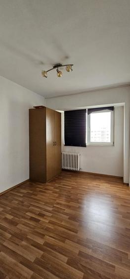 Apartament cu 4 camere decomandat în Pantelimon