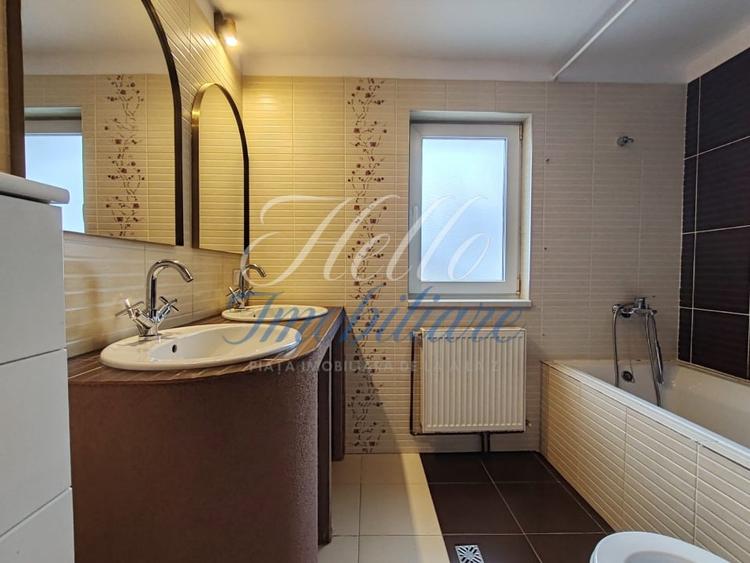 Duplex cu 4 camere cu Canalizare în Florești