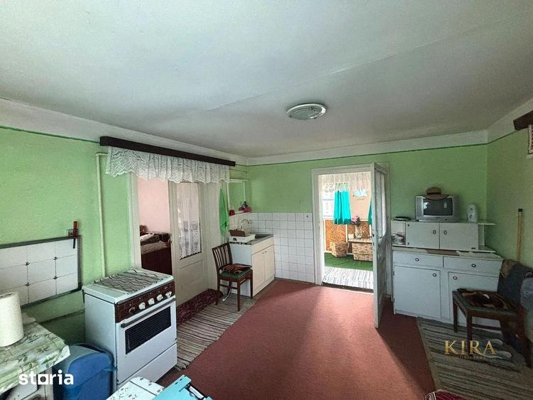 Casă cu 3 camere semidecomandat cu Teren 1600 Mp în Cincu