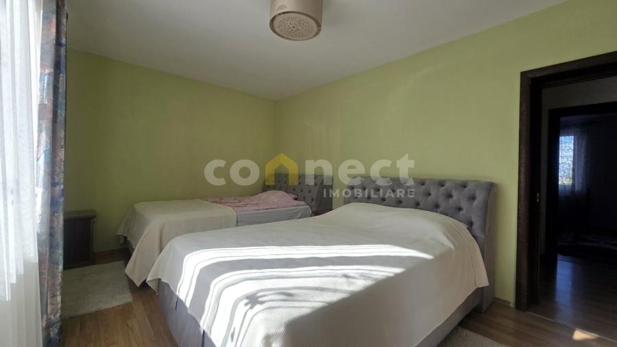 Apartament cu 3 camere semidecomandat, mobilat în Bună Ziua