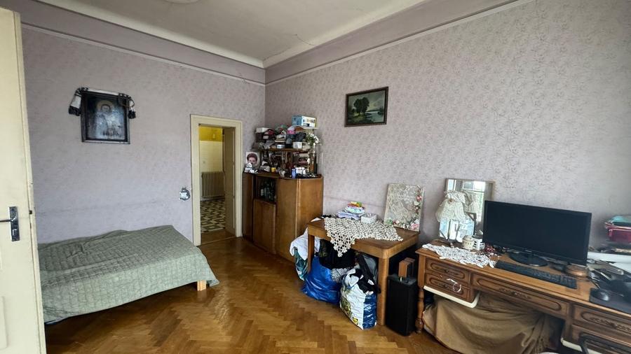 Apartament cu 5 camere decomandat în Central
