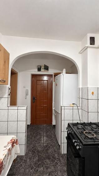 Apartament cu 2 camere semidecomandat, mobilat în Gheorghe Lazăr
