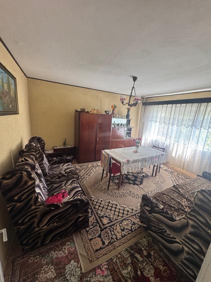 Apartament cu 3 camere decomandat în Exterior Vest
