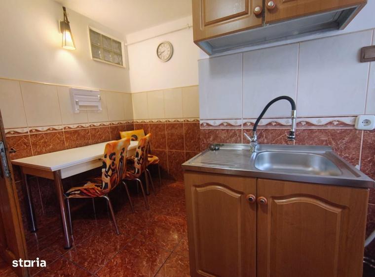 Apartament cu 3 camere decomandat în Albești