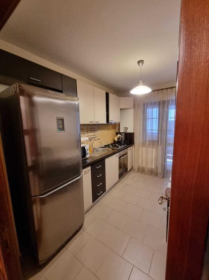 Apartament cu 3 camere decomandat în Vișan