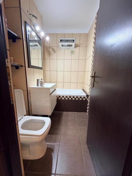 Apartament cu 3 camere semidecomandat în Titan